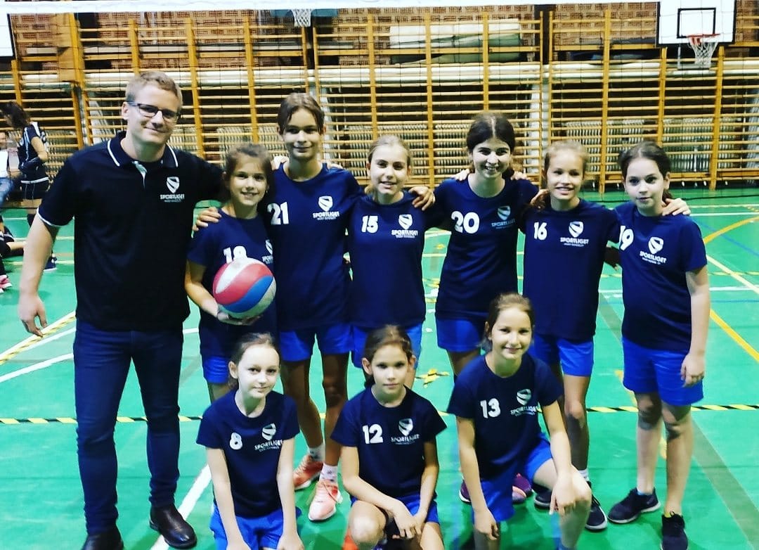 Egy korábbi utánpótlás röplabdacsapat edzés után